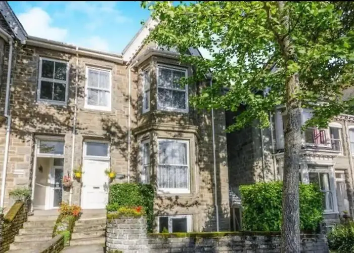 Cosy 2 Bedroom Apartment Near Seafront